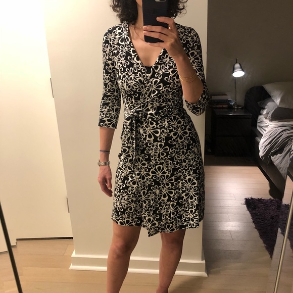 DVF black and white wrap dress - Picture 7 of 7